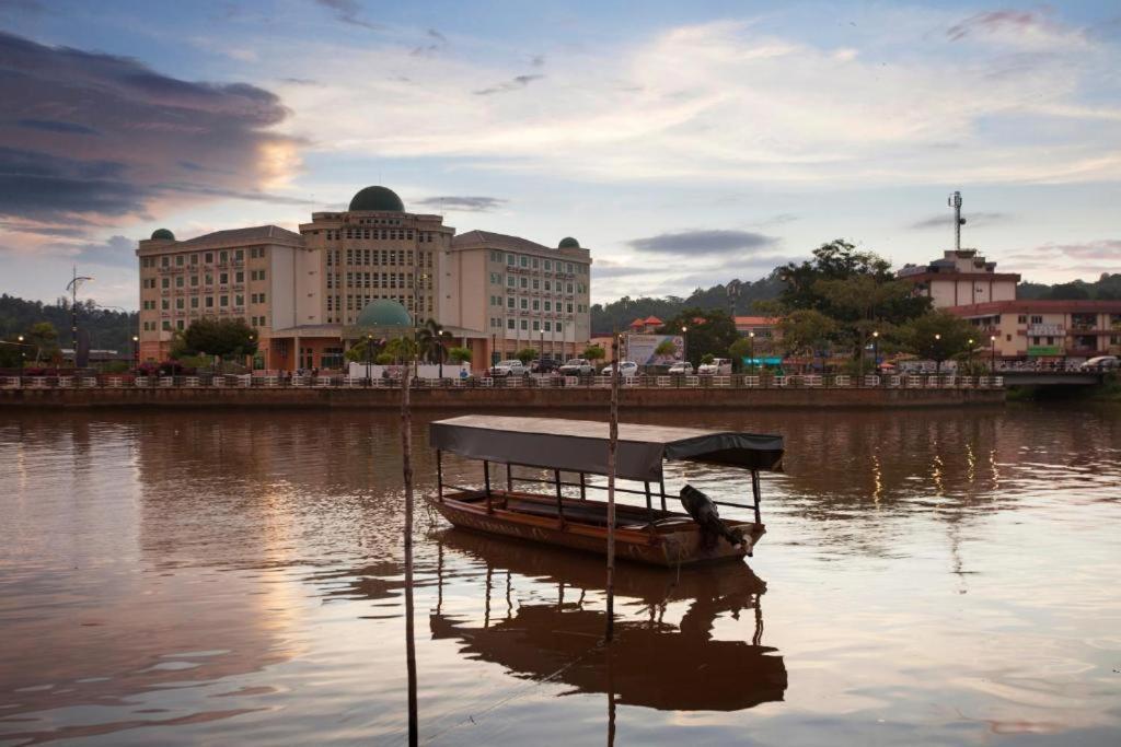 Hotel Seri Malaysia Лавас Экстерьер фото
